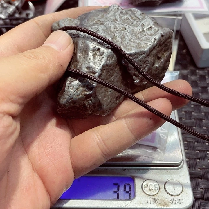花岗石铁合金阿勒泰吊坠重量597。