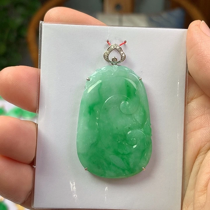 翡翠18K金镶嵌颈饰翡翠首饰