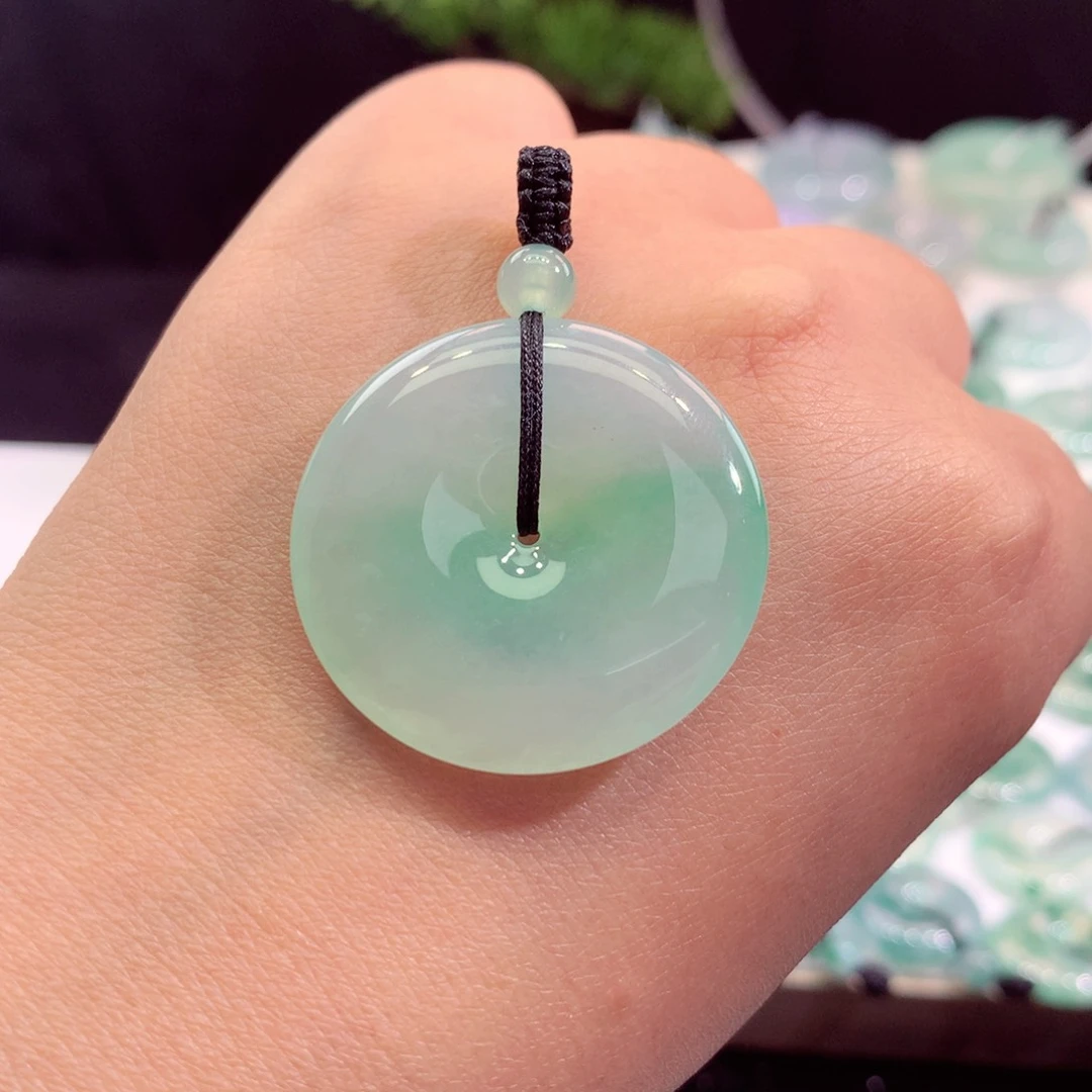 颈饰未镶嵌翡翠平安扣