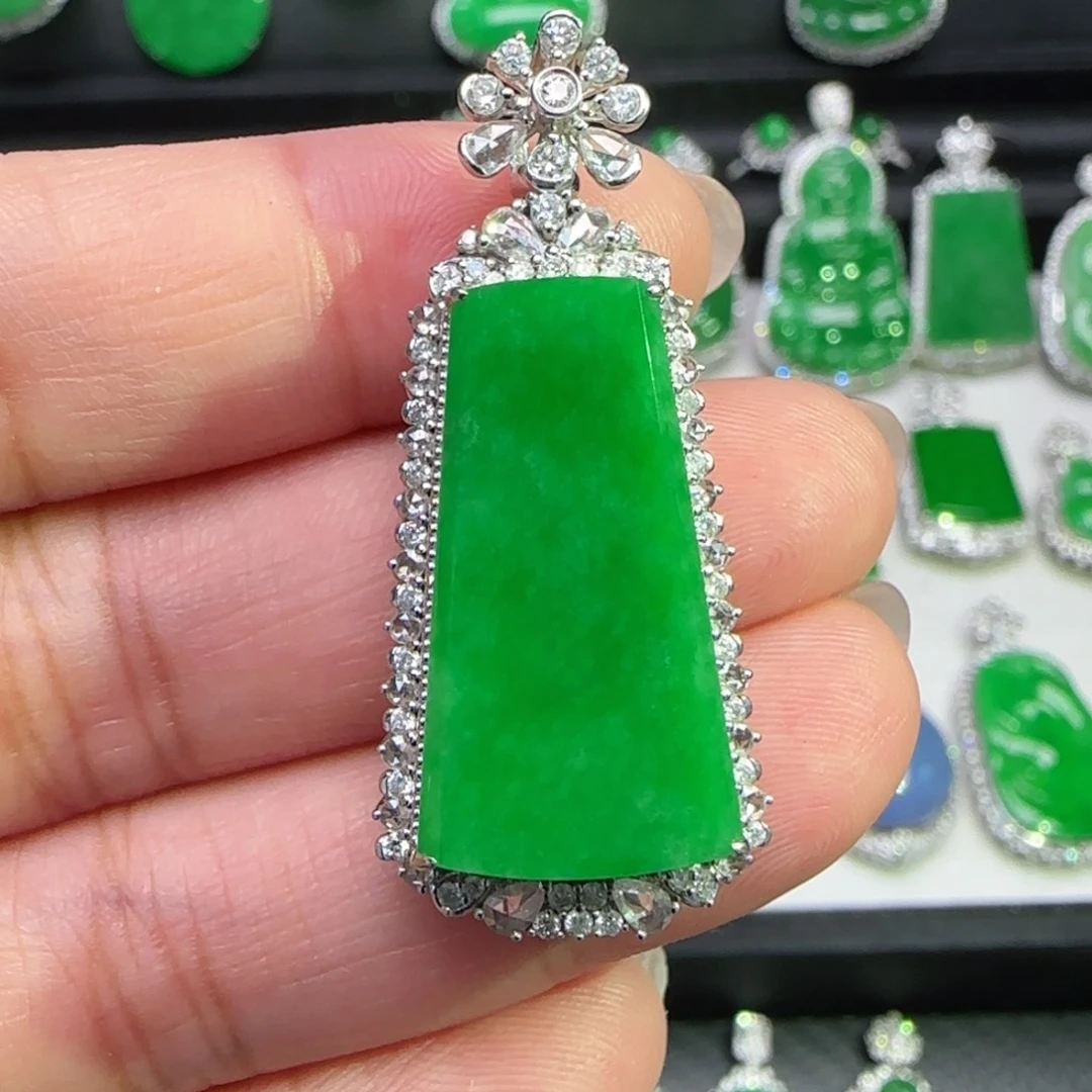 翡翠18K金镶嵌颈饰