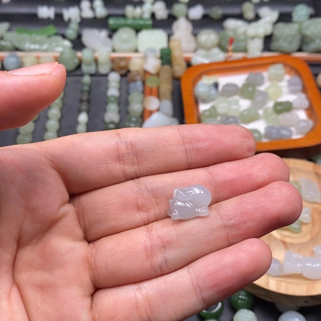 M***y和田玉未镶嵌颈饰