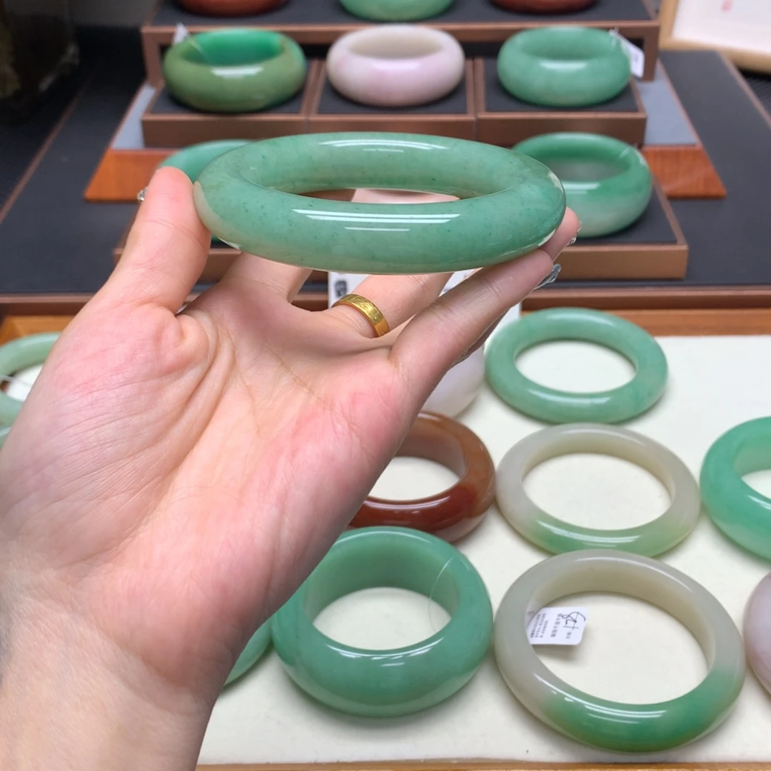 黑***妞石英质玉（非洲翠）未镶嵌舍