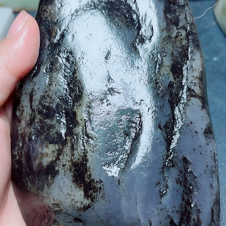 透闪石质玉未镶嵌珠宝奇石