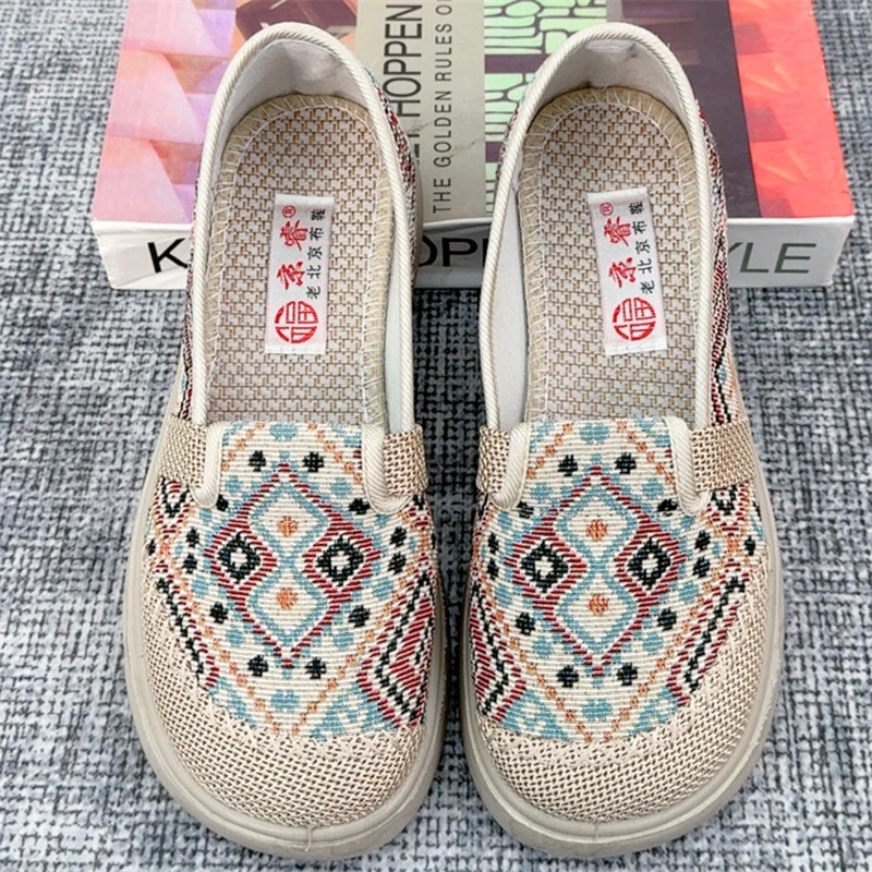 2025春季新款老北京布鞋文艺范单鞋轻便舒适透气一脚蹬妈妈鞋