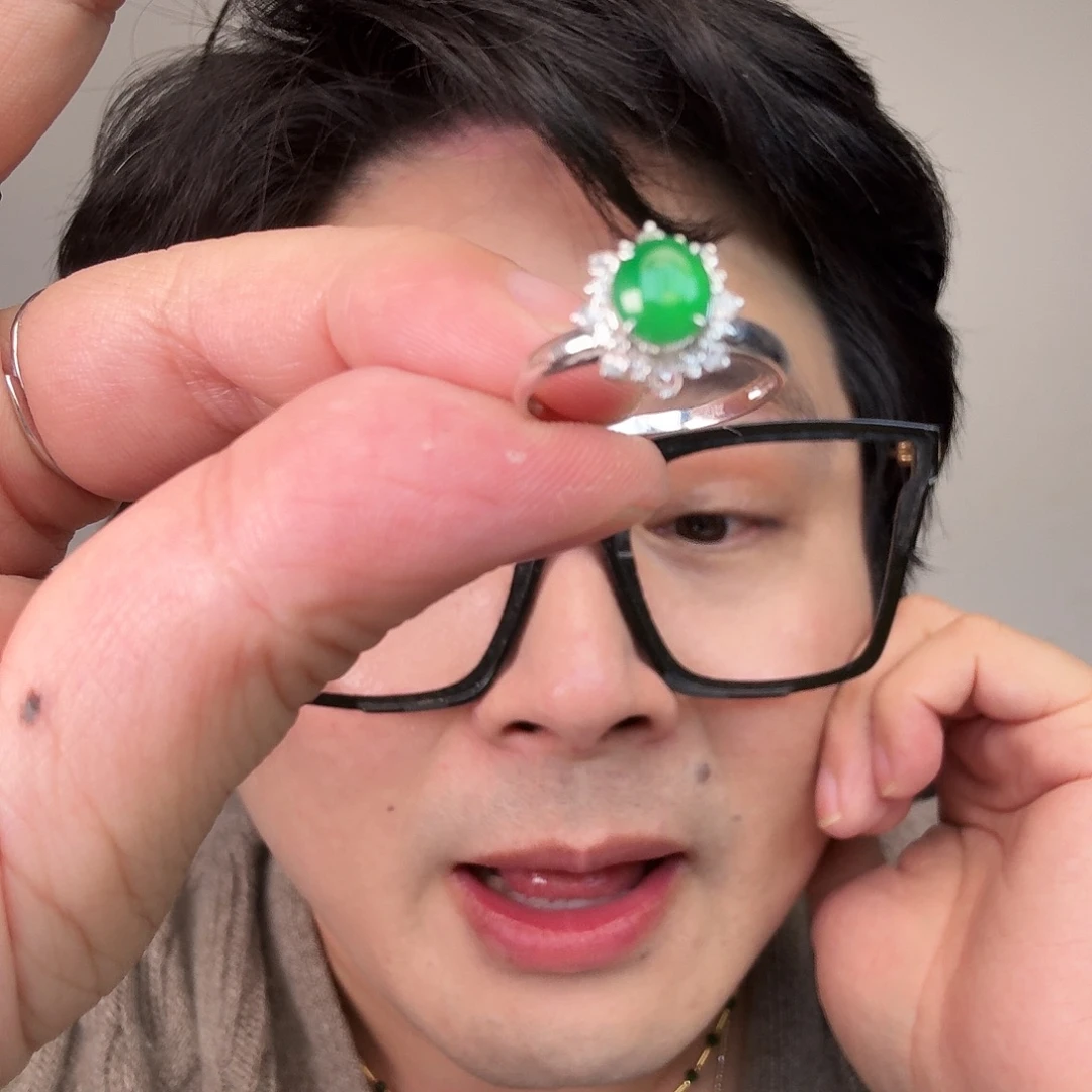 翡翠18K金镶嵌颈饰一件