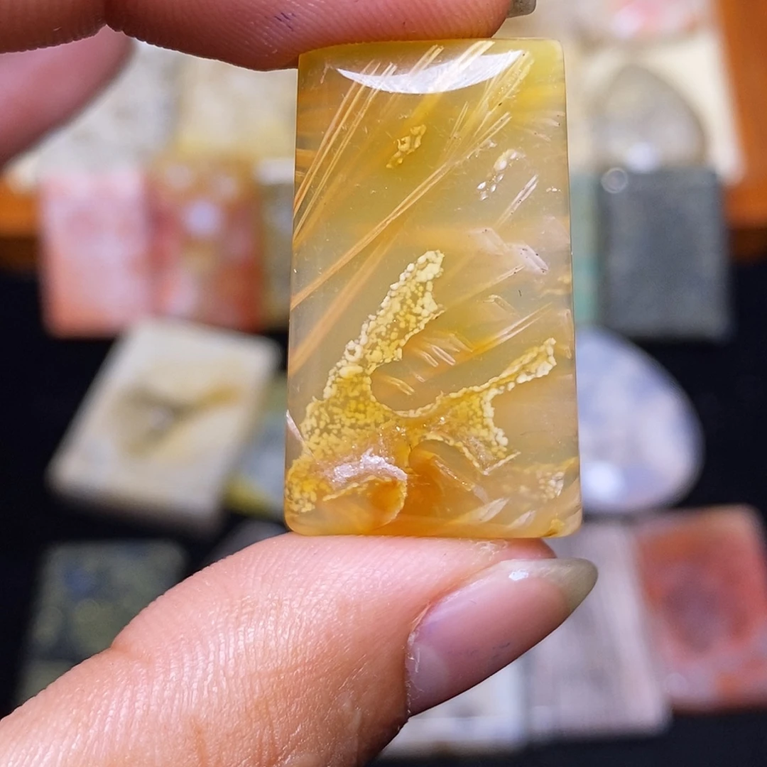 宸****硅化玉合金珊瑚玉