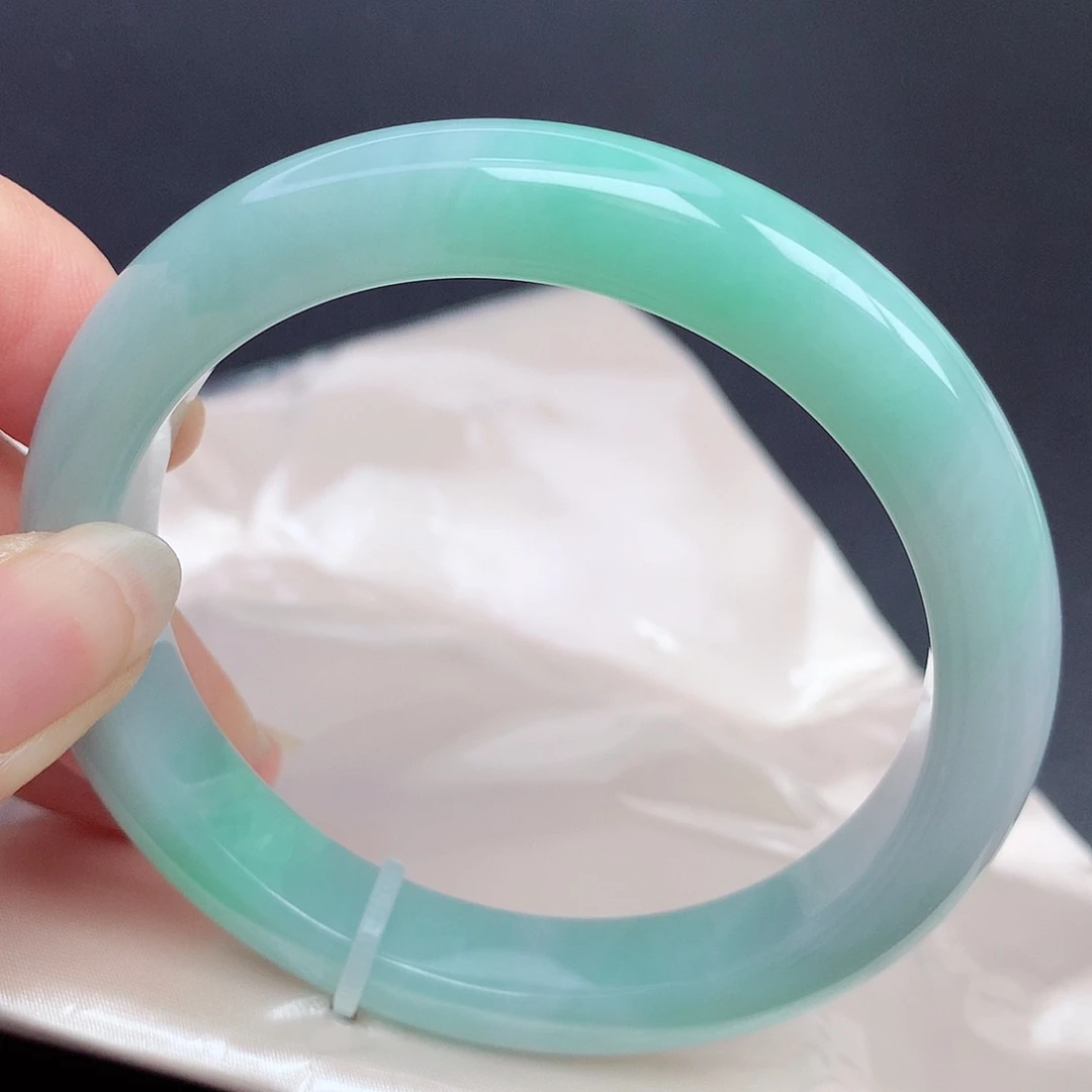 翡翠手镯未镶嵌晶*58.5圈口