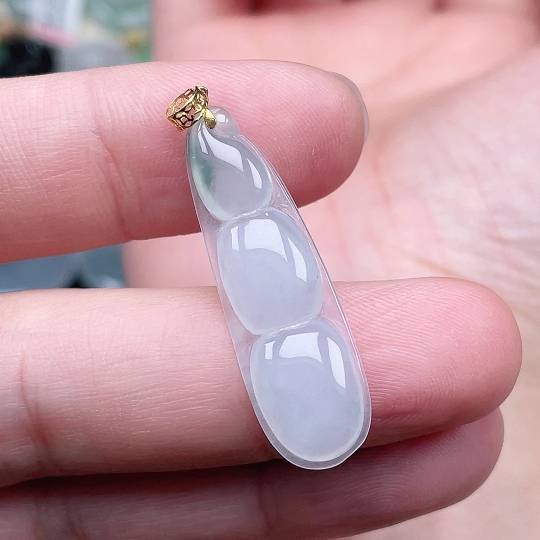 翡翠未镶嵌颈饰豆子