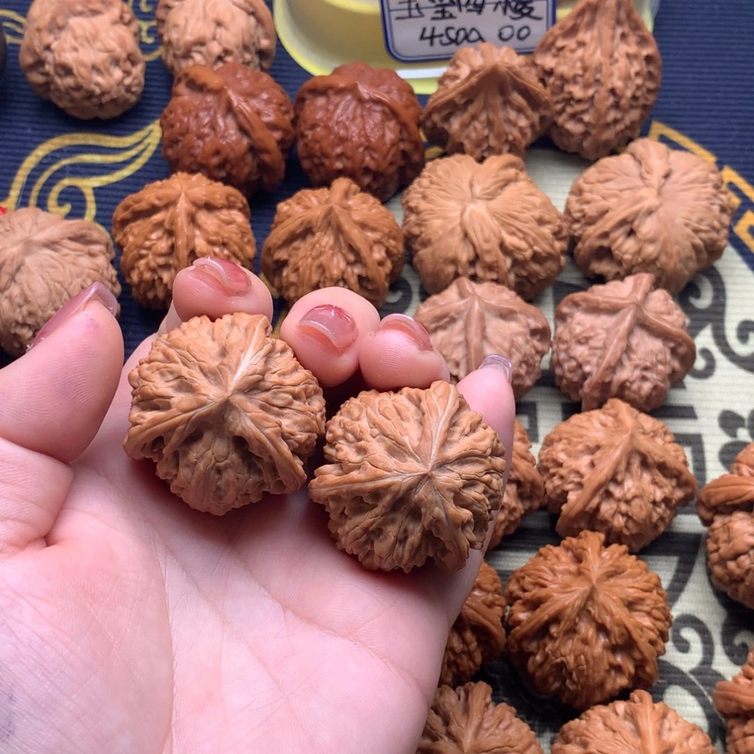 文玩核桃吊坠W****.文山