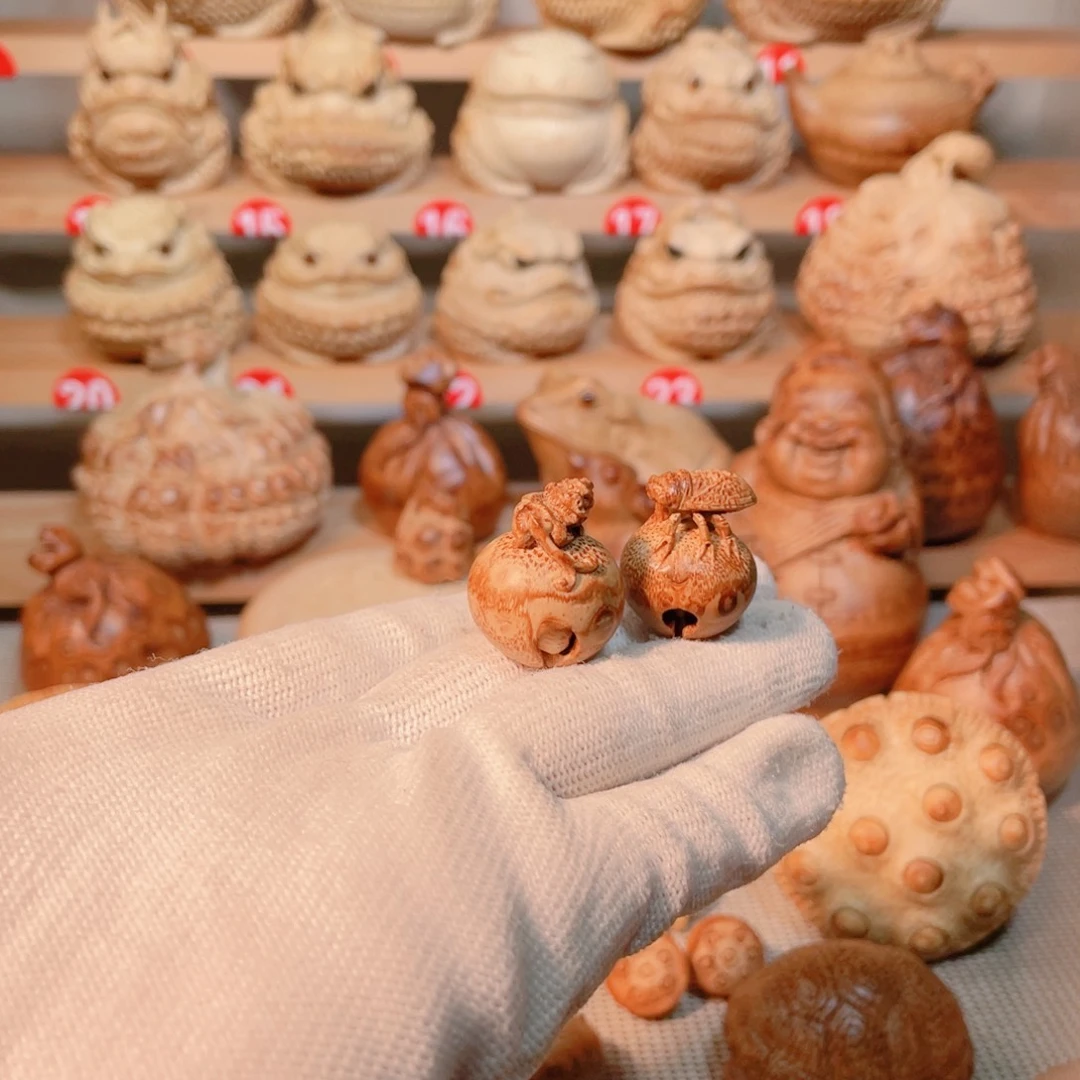 1****7竹根雕老料铃铛手把件