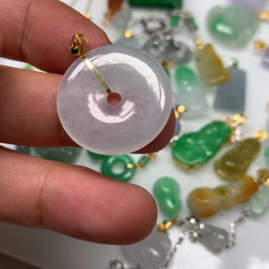 翡翠颈饰未镶嵌翡翠