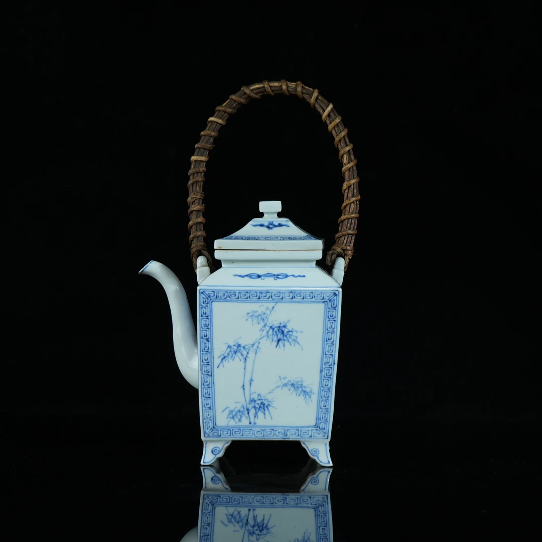 lot16285 5741 清乾隆 唐英风格青花开光竹菊莲纹方壶 H:17