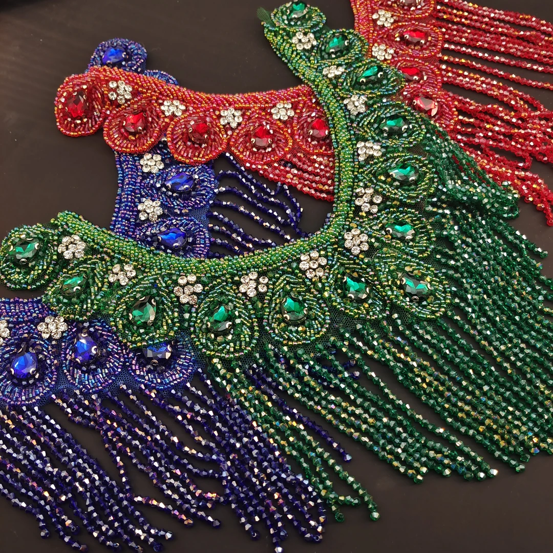 重工孔雀羽水晶流苏带别针假领子AZ460