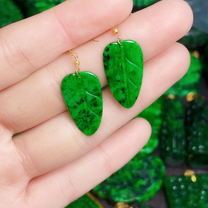 翡翠18K金镶嵌颈饰多样性