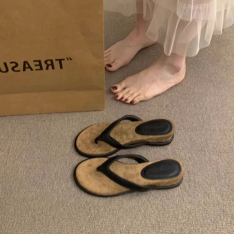 品牌2025新款夹趾沙滩度假凉拖拼色百搭坡跟人字拖鞋女外穿夏凉鞋