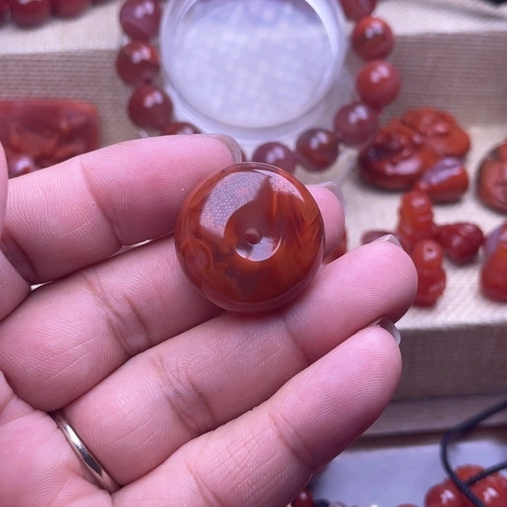 颈饰未镶嵌南红玛瑙平安扣