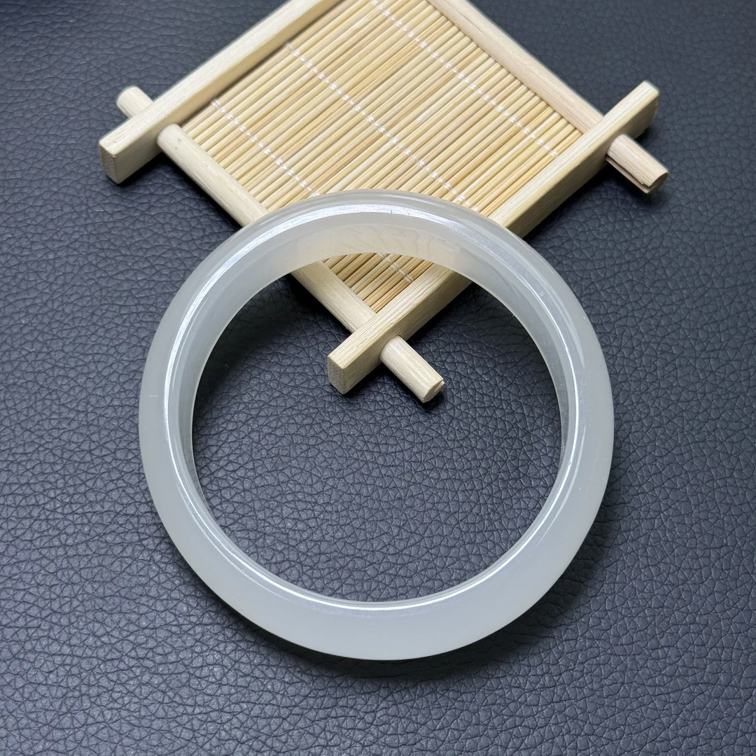 盛世典藏甄选雪域冰魄手镯