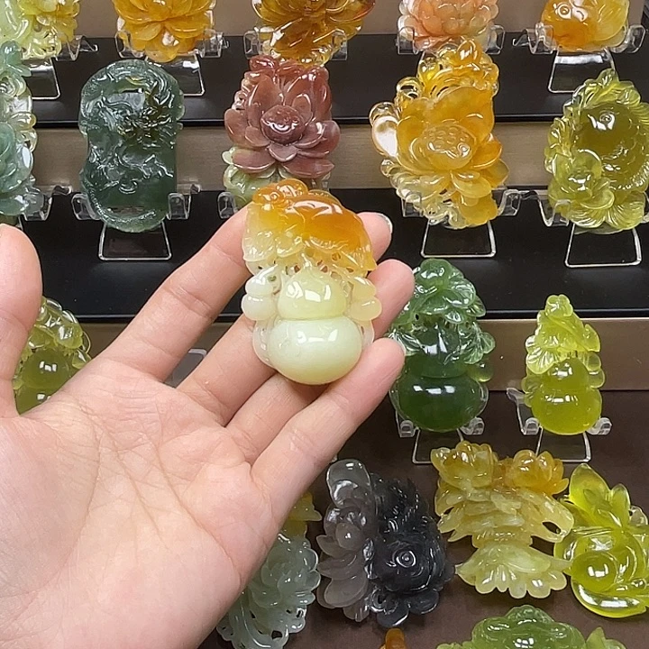 书***师蛇纹石玉未镶嵌颈饰