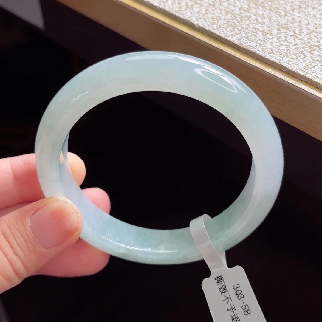 翡翠手镯未镶嵌手镯