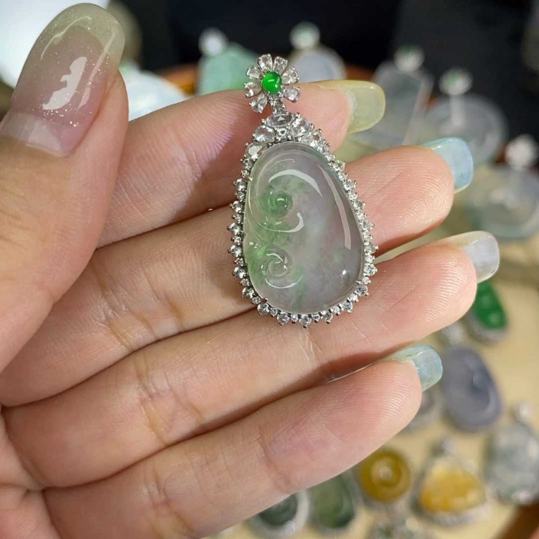 翡翠18K金镶嵌颈饰A货翡翠