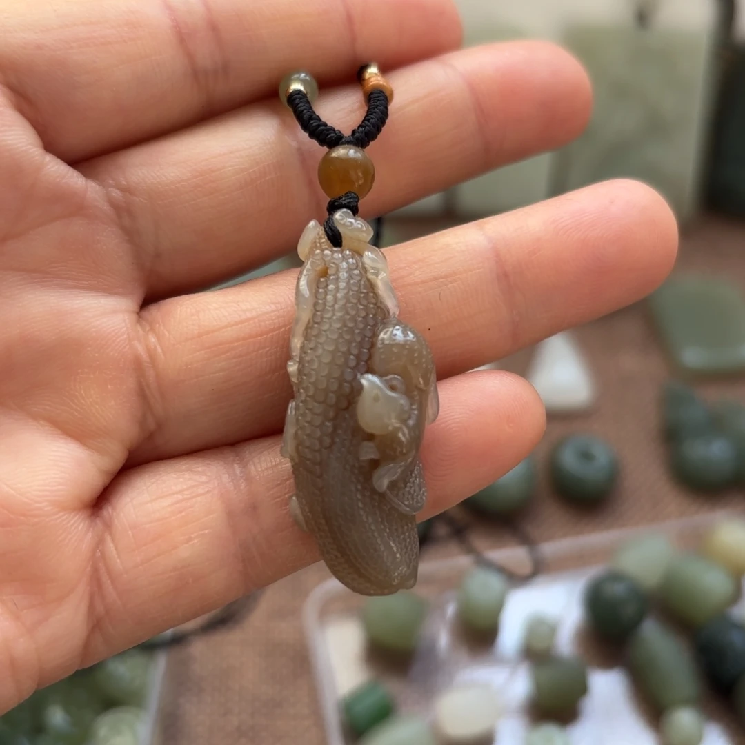 和田玉（糖玉）未镶嵌颈饰