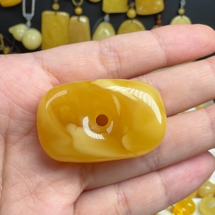 蜜蜡未镶嵌珠宝奇石