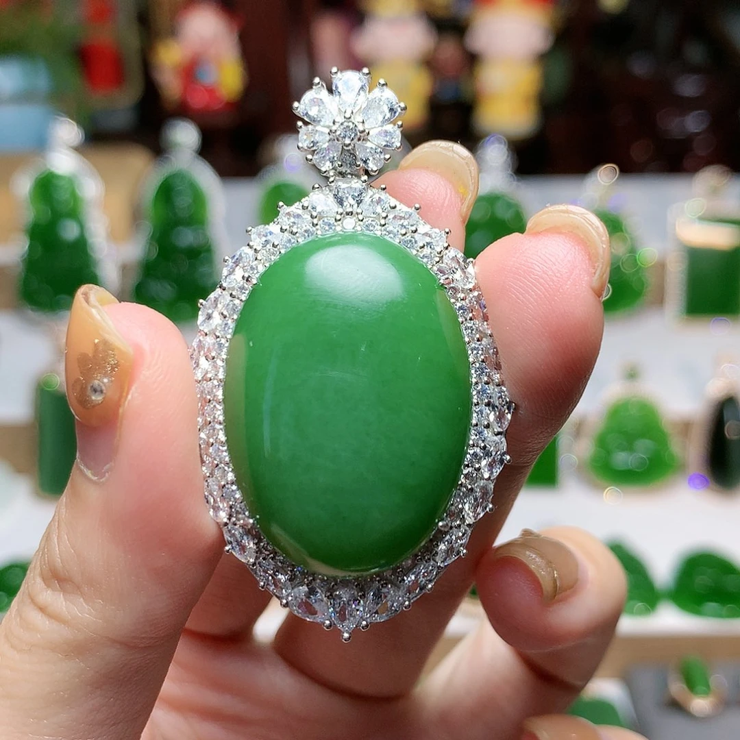 颈饰未镶嵌和田玉（碧玉）