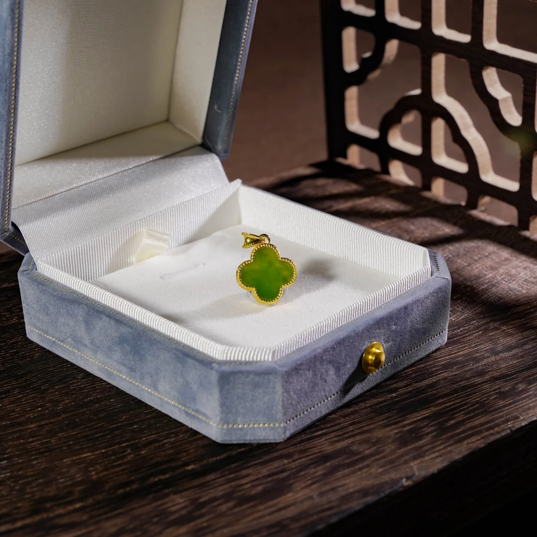 【13*3mm】18k金·四叶草·俄料碧玉吊坠（天然珠宝多样性发）【玉叶】