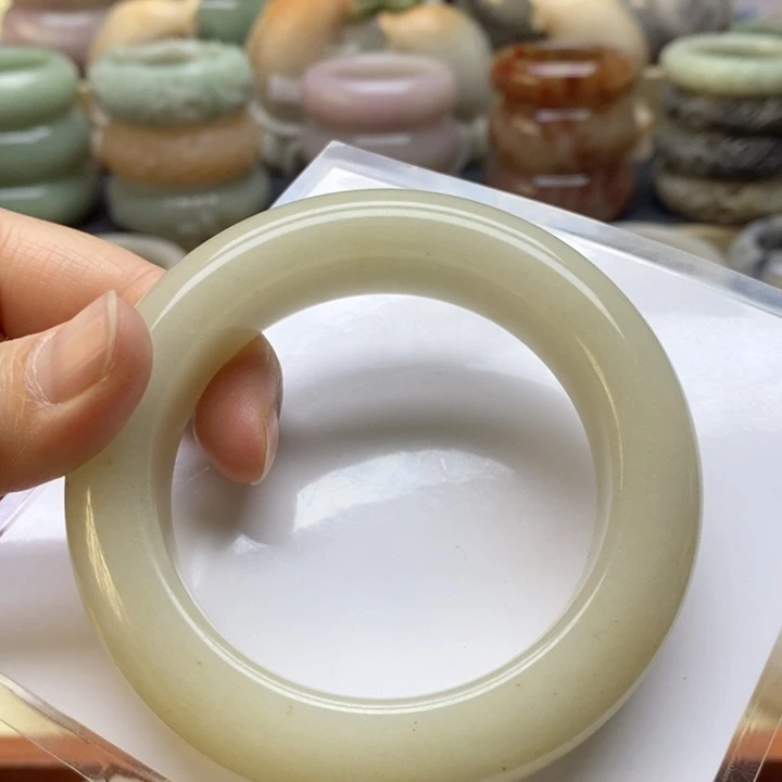 石英岩玉手镯未镶嵌