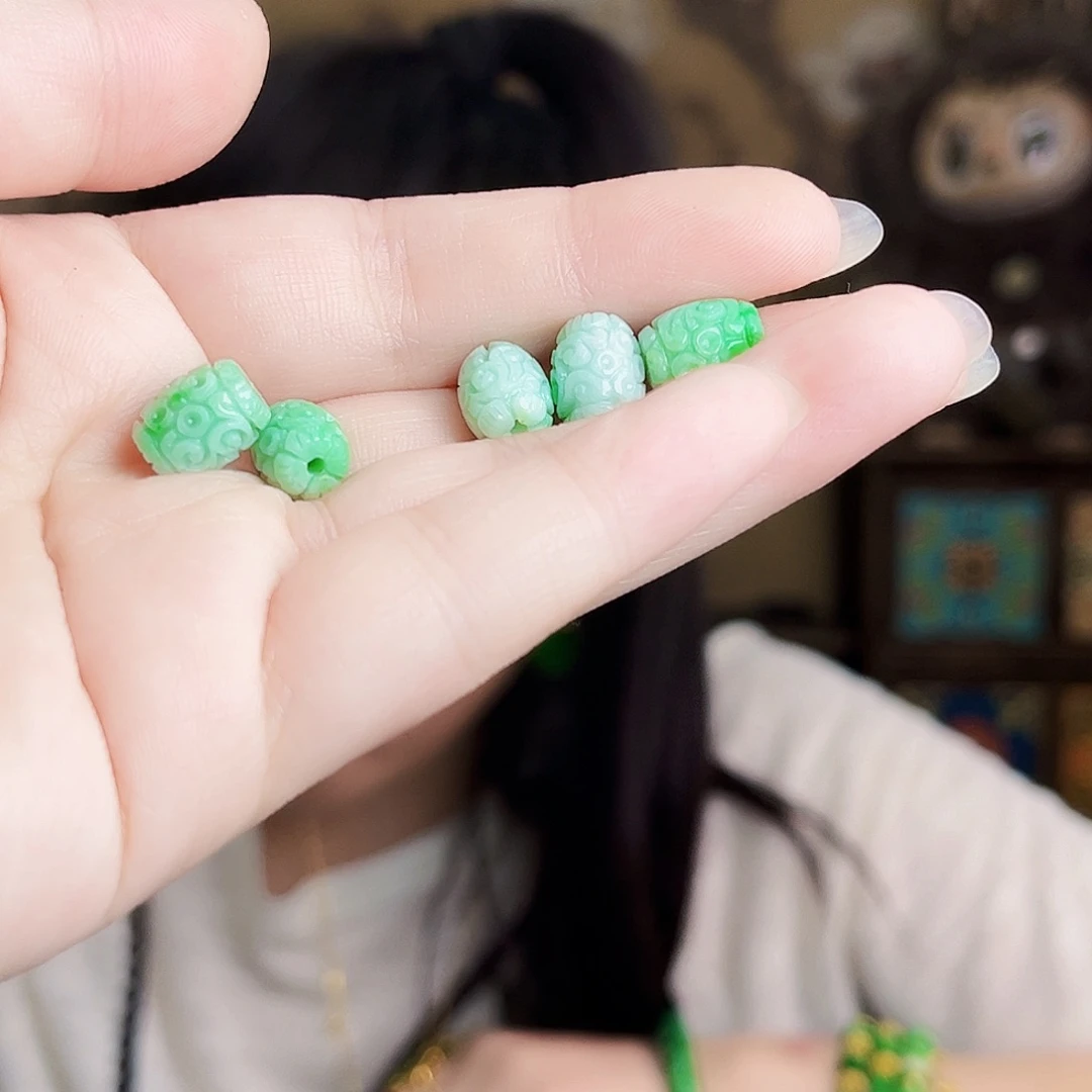 翡翠未镶嵌颈饰多样性发一