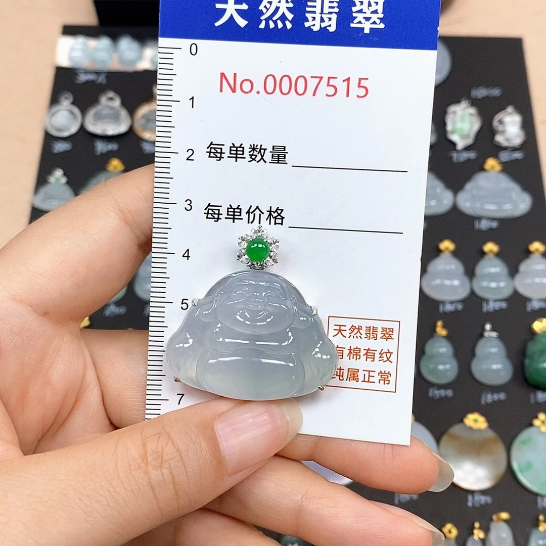 颈饰18K金镶嵌翡翠