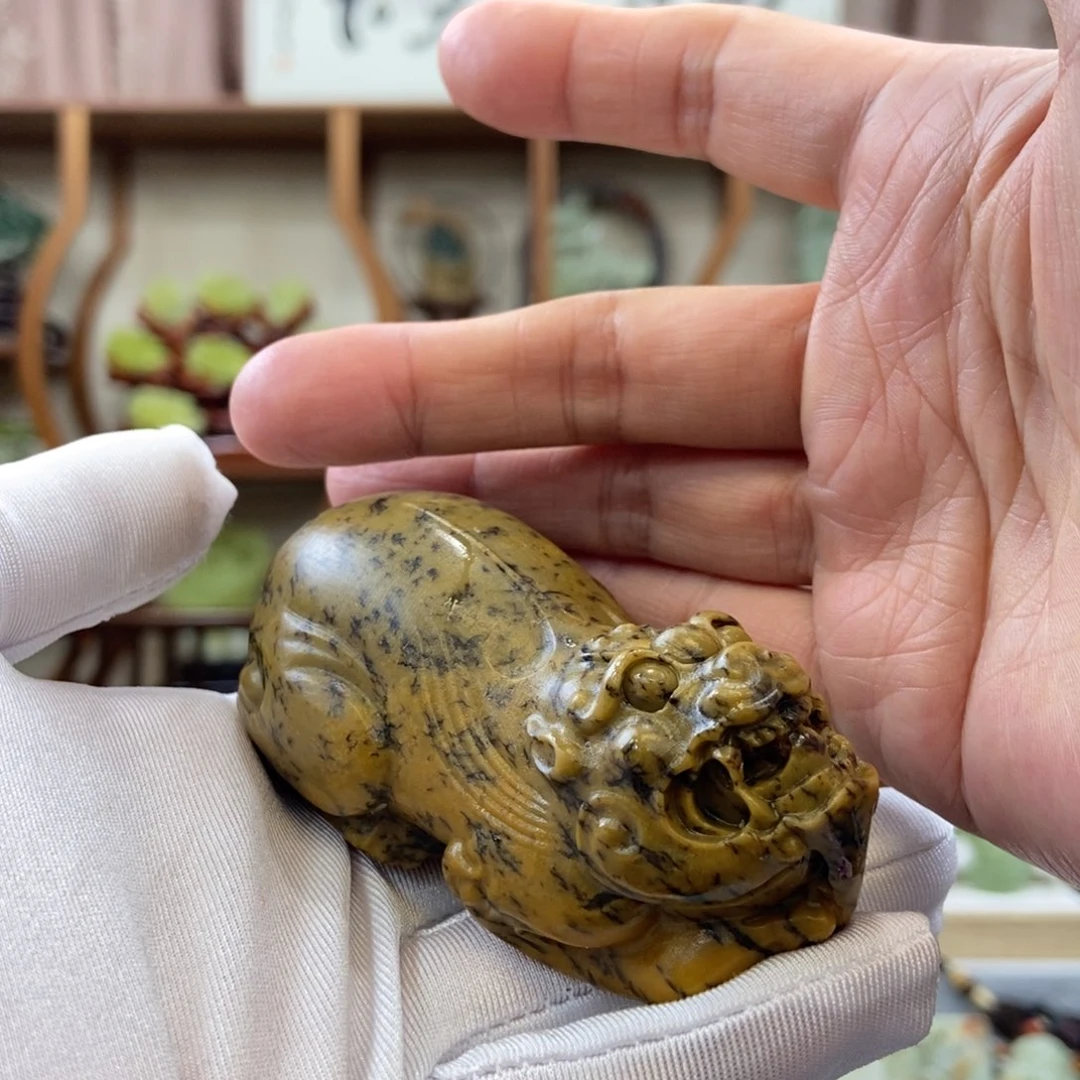 和田玉手把貔貅未镶嵌