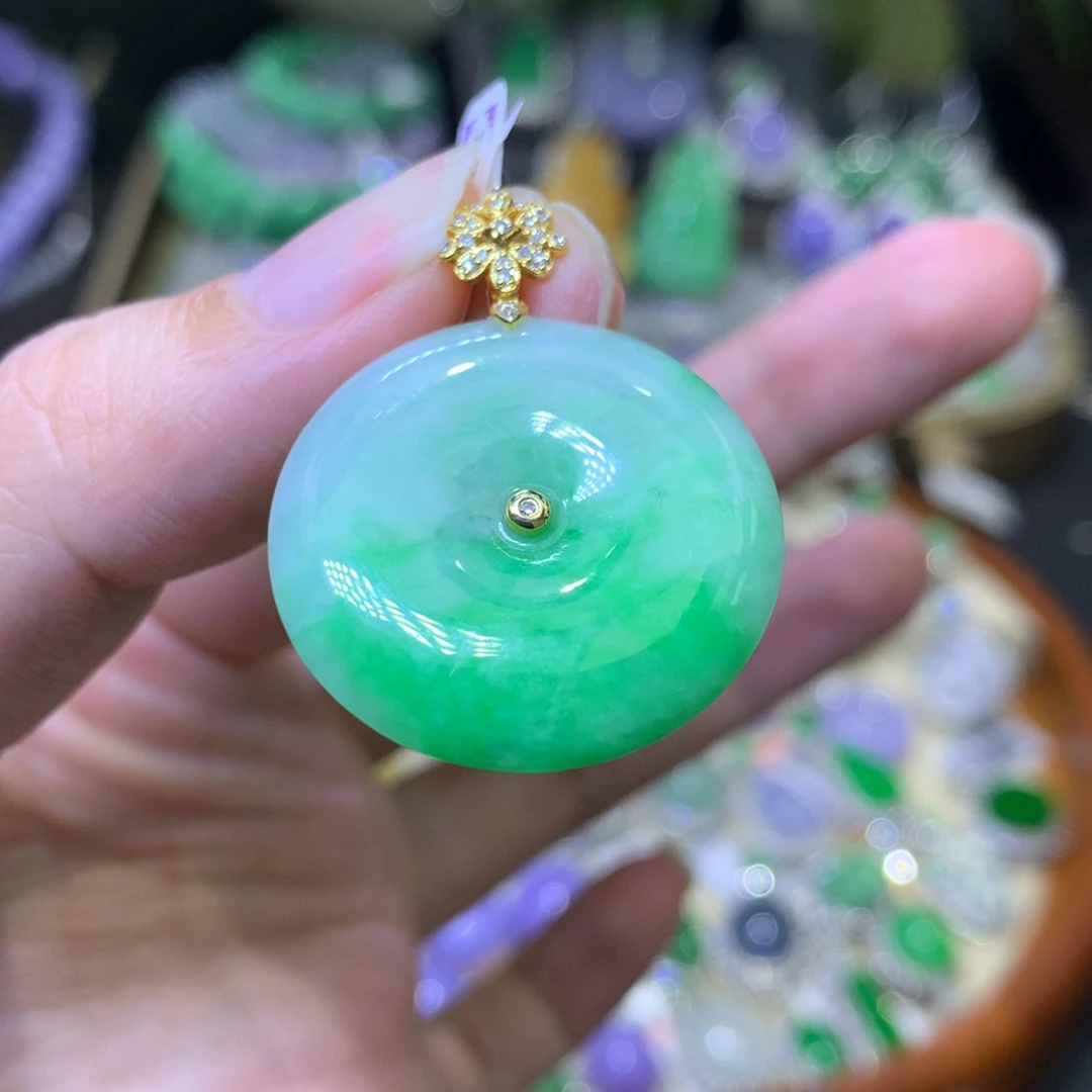 颈饰18K金镶嵌翡翠