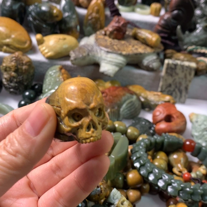 未镶嵌岫岩河磨玉（透闪石质玉）把件