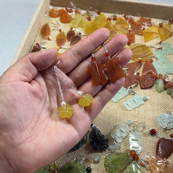 蛇纹石玉合金耳饰