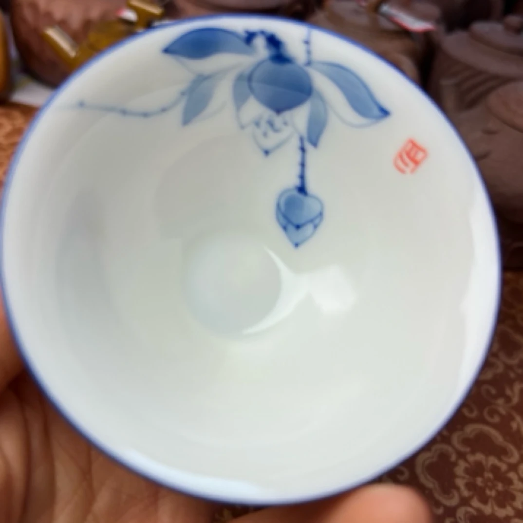 陶瓷家用功夫茶具，35ml桃子斗笠杯，主人杯，客杯，纯白色带蓝色边