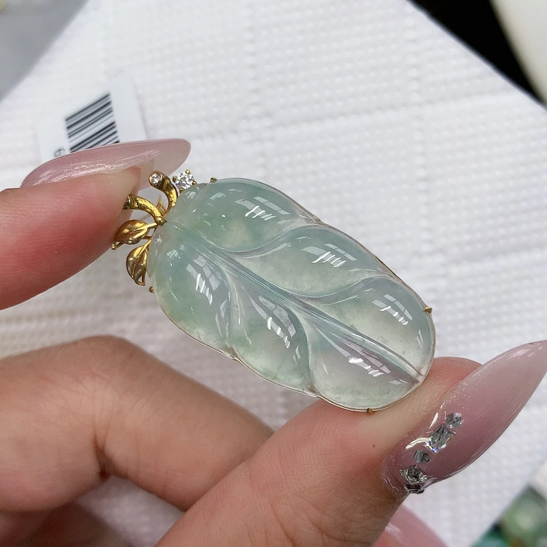 颈饰18K金镶嵌翡翠