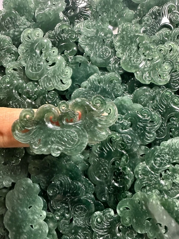 翡翠镂空雕刻凤凰（多样性发其一）精雕精美