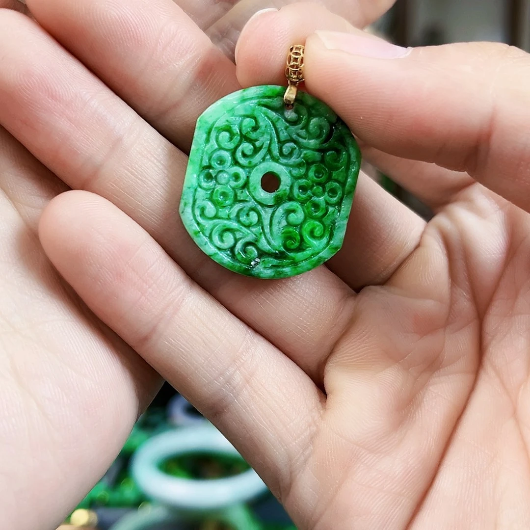 翡翠颈饰18K金镶嵌吊坠