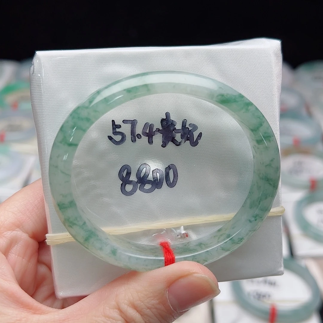 翡翠未镶嵌手镯（贵妃镯）