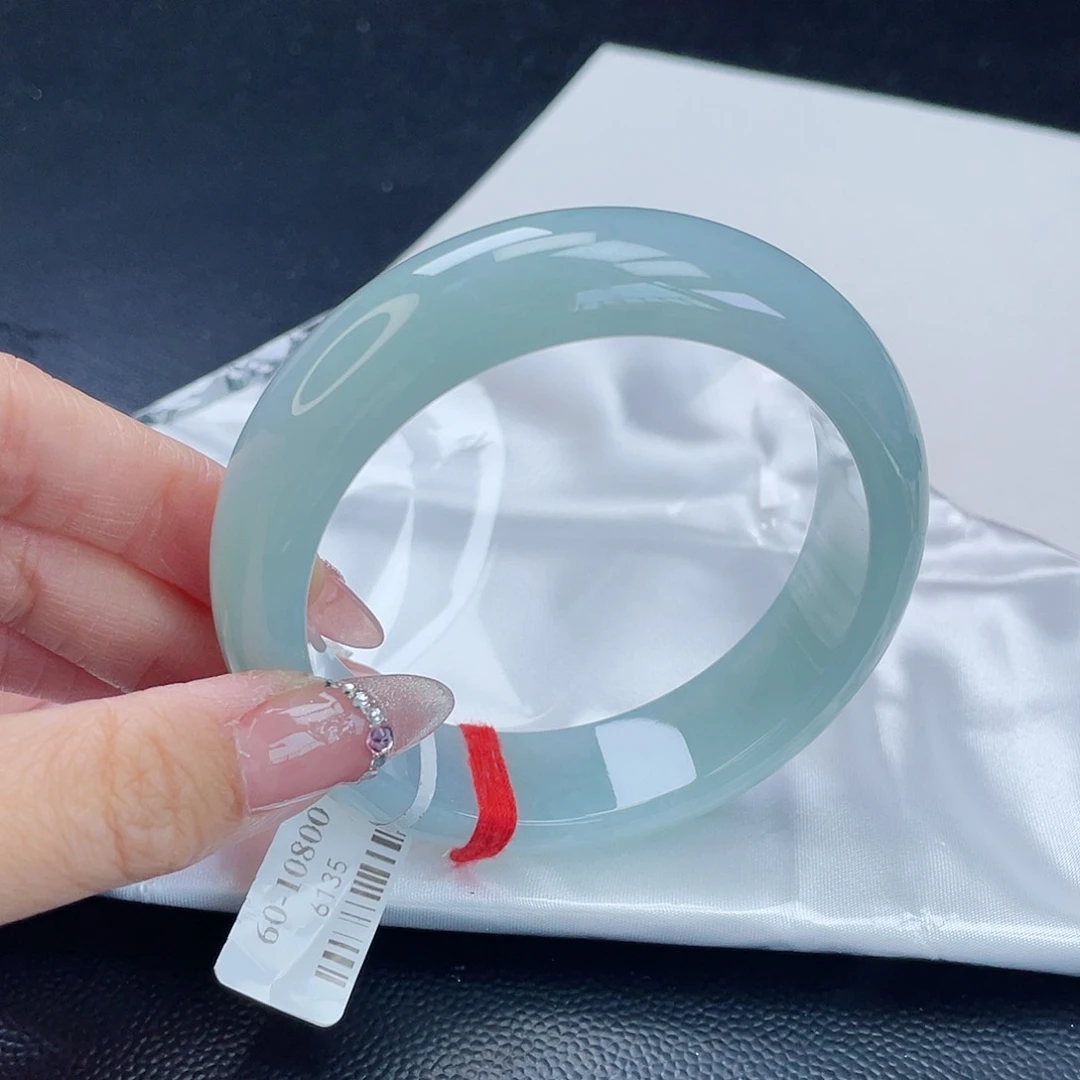 翡翠手镯未镶嵌翡翠