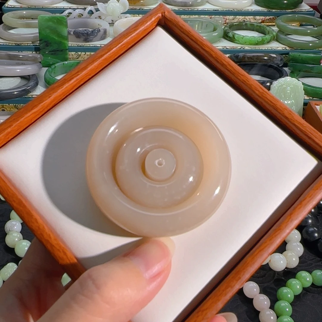 和田玉未镶嵌颈饰藕粉吊坠