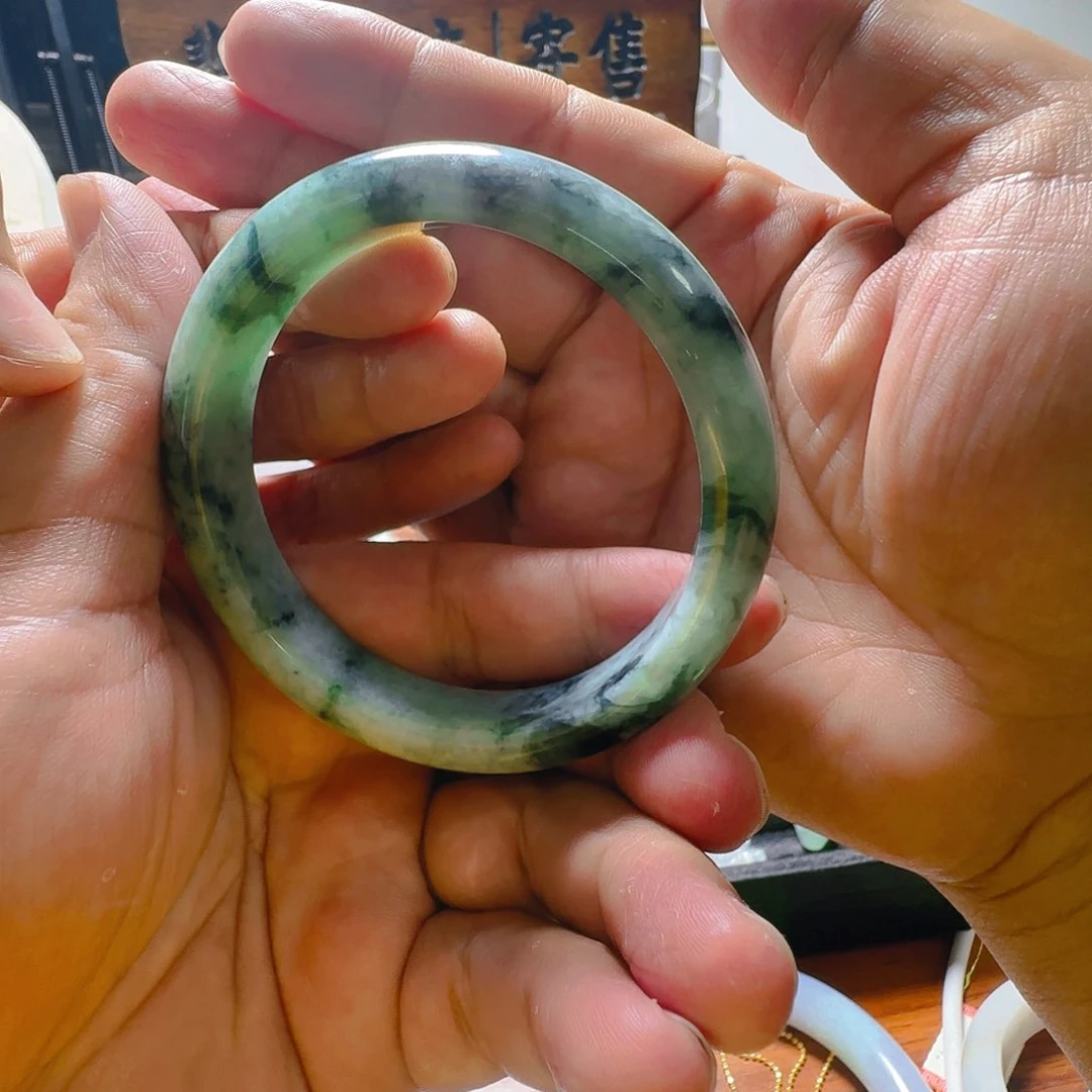 吕***宝翡翠手镯未镶嵌翡翠99