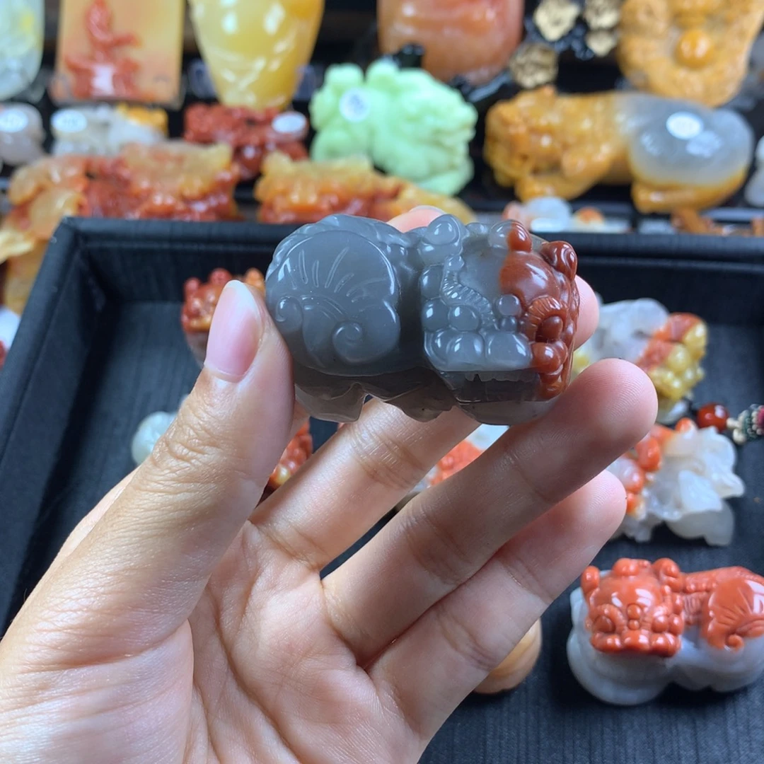 未镶嵌石英质玉（黄龙玉）挂件