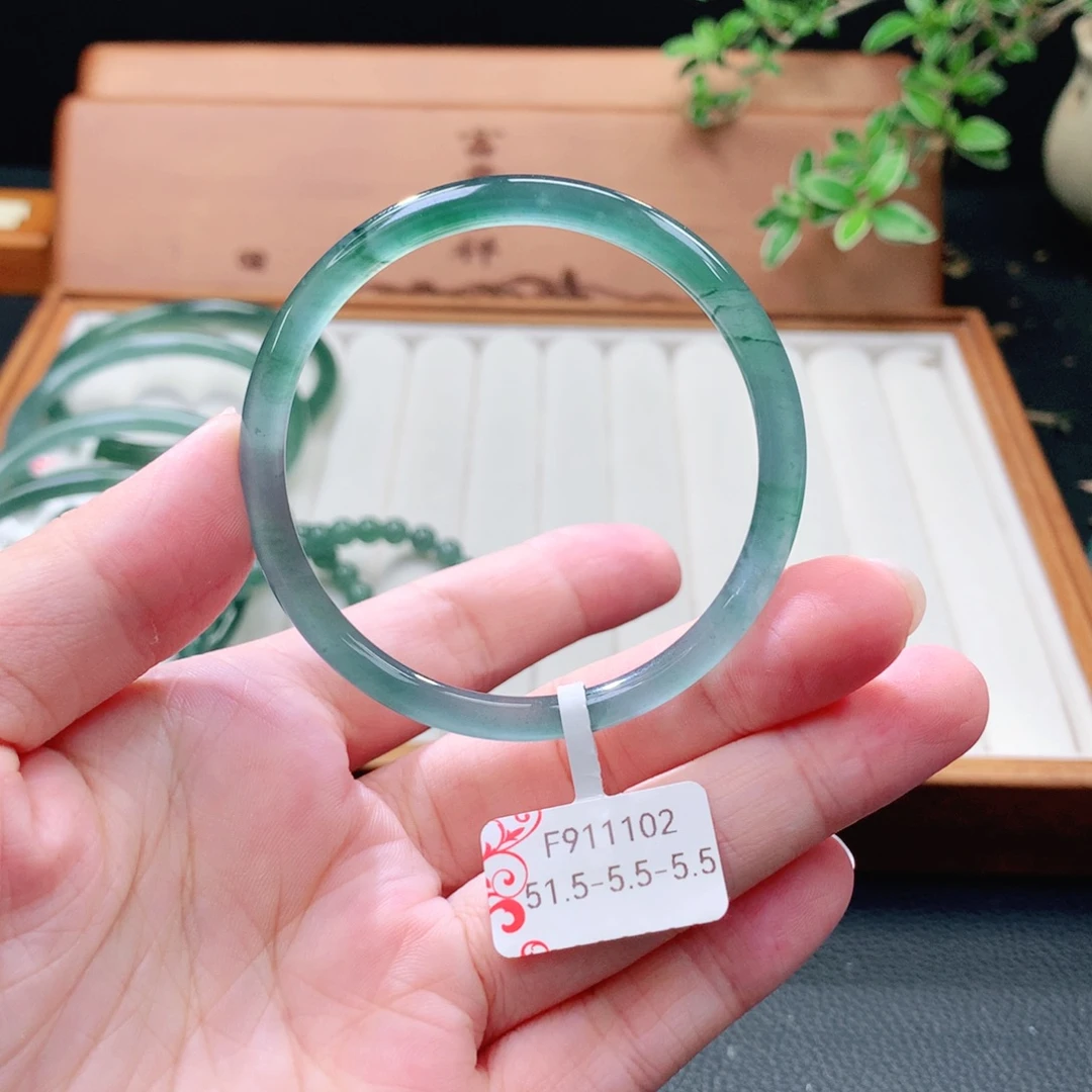 翡翠未镶嵌手镯（圆镯）