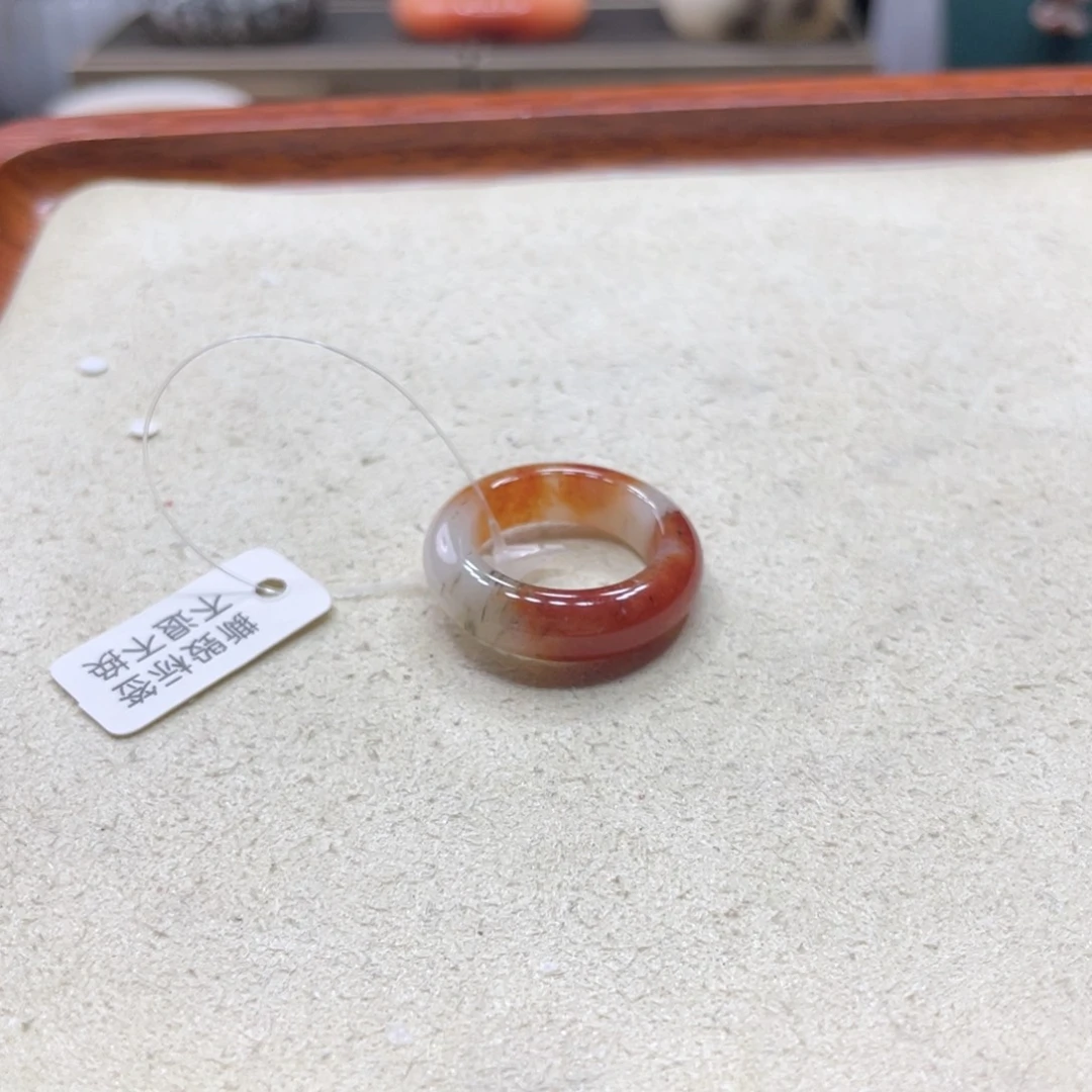 石英质玉手镯未镶嵌18