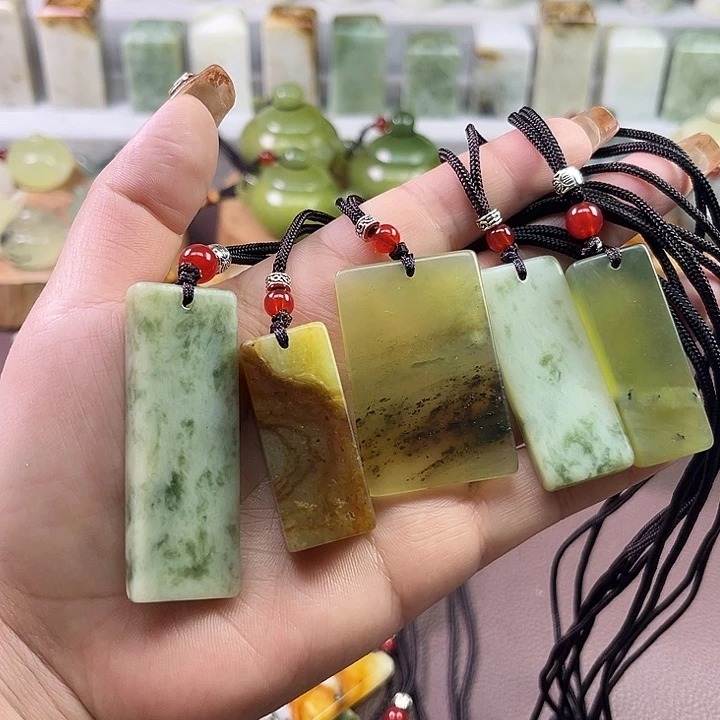 蛇纹石玉未镶嵌项圈