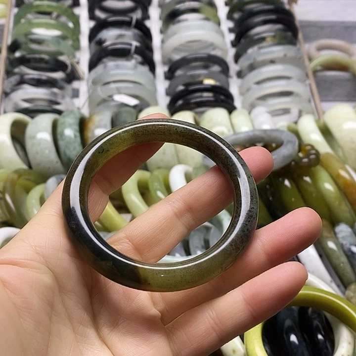 蛇纹石玉未镶嵌手镯
