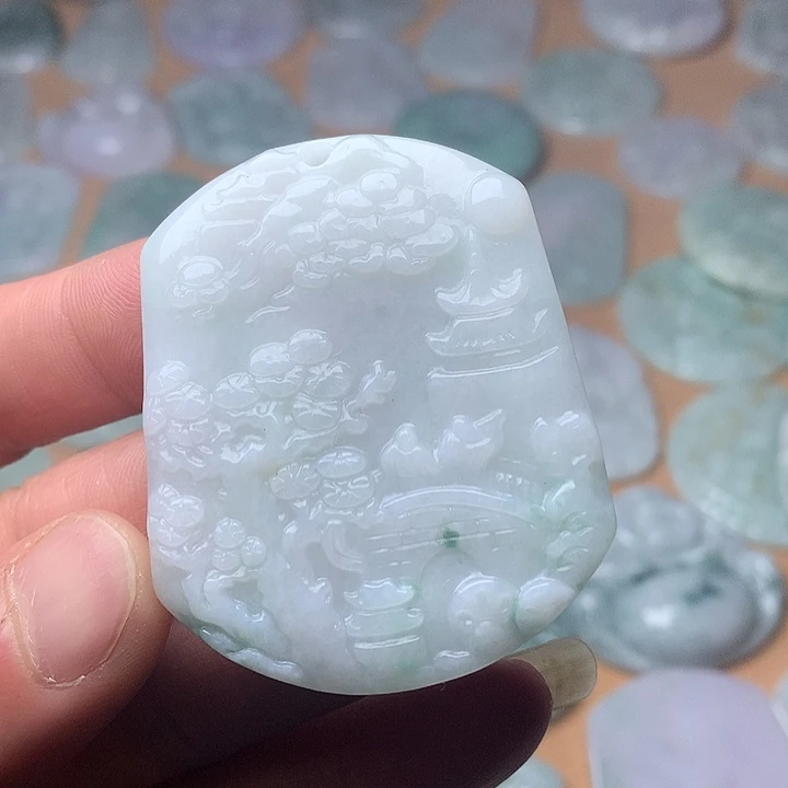 翡翠未镶嵌颈饰山水