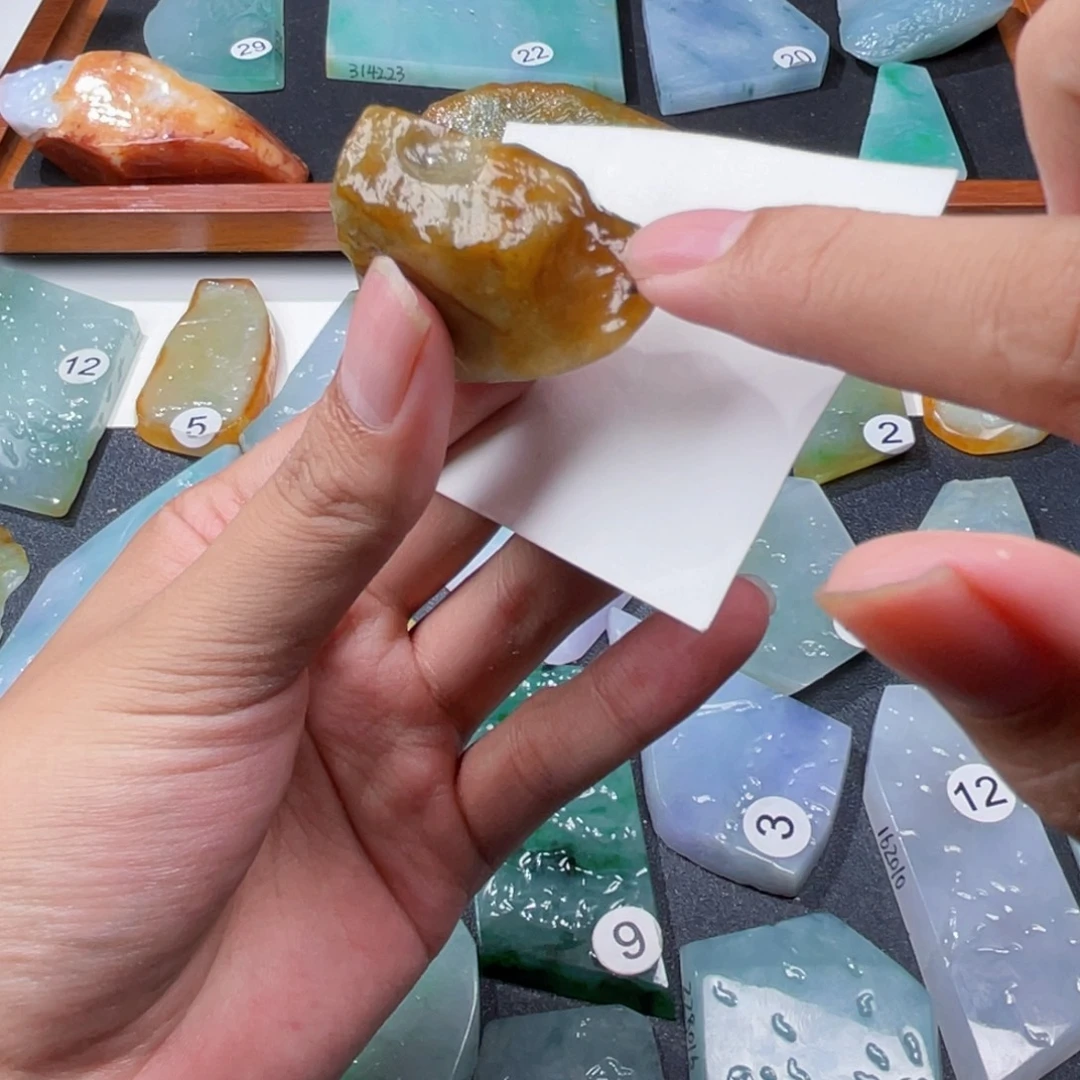 定制翡翠未镶嵌黄翡小挂件料